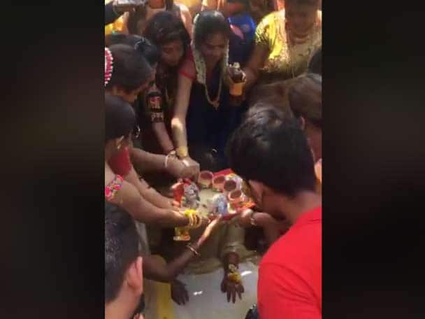 চলছে গায়ে হলুদ