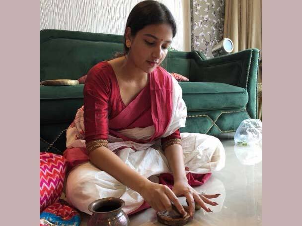 কাজে ব্যস্ত