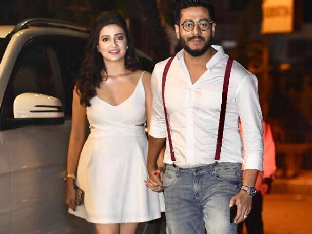 বিয়ের আগে ব্যাচেলরস পার্টিতে