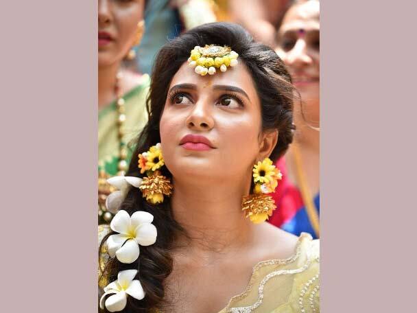 আর কিছুক্ষণের মধ্যেই চার হাত এক হতে চলেছে