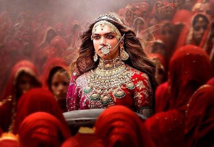 জানলে অবাক হতে হয় যে, সারা বিশ্বে ৫০০ কোটি টাকার আয় সত্ত্বেও দীপিকা পাড়ুকোন পদ্মাভত সিনেমার জন্য ১২ কোটি টাকা পারিশ্রমিক পেয়েছেন। অথচ, বাজীরাও মস্তানি, পিকু, রামলীলা, চেন্নাই এক্সপ্রেস-এর মতো একাধিক জনপ্রিয় সিনেমা উপহার দিয়েছেন তিনি। ছবি-ইন্সটাগ্রাম