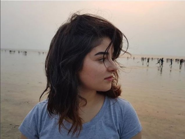 Zaira Wasim, 17, Reveals Struggle with Depression: Had Suicidal Thoughts, Self-Loathing ভুগছিলেন অবসাদে, ১২ বছর বয়সেই আত্মহত্যার কথা ভেবেছিলেন জায়রা ওয়াসিম!