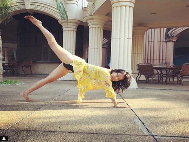 সমুদ্র সৈকতে ছুটে, এক্সারসাইজ করে সময় কাটাচ্ছেন নবদম্পতি 