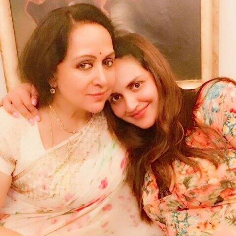 মেয়ের সঙ্গে হেমা মালিনী।
