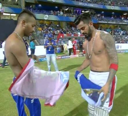 রাহুল বলেছেন, ফুটবল মাঠে এই ঘটনা হামেশাই দেখা যায়। আমরা খুব ভালো বন্ধু। আমরা ফুটবল মাঠের এই ঐতিহ্য ক্রিকেট মাঠেও আনতে চাই।