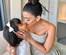 নিজের মেয়েকে চুমু খেয়ে সোশ্যাল মিডিয়ায় ট্রোলড ঐশ্বর্যা