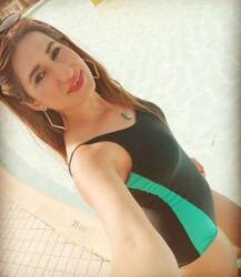 পাকিস্তানের এই সুন্দরী মডেল বলিউডের এক অভিনেত্রীর অন্ধ ভক্ত, কে তিনি জানেন?