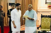 কর্নাটকের দৃষ্টান্ত মেনে সরকার গঠনের দাবি জানিয়ে মণিপুর ও গোয়ায় কংগ্রেস, বিহারে আরজেডি জোটের দরবার রাজ্যপালের কাছে