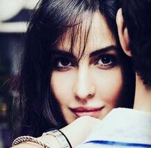 এই বলি নায়িকাদের হাজারো বাহানা সম্পর্কে জানেন?