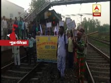 আদিবাসী সংগঠনের ডাকা বনধের জেরে রাজ্যের বিভিন্ন স্টেশনে আটকে ট্রেন, দুর্ভোগে যাত্রীরা