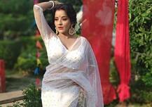 \'দুপুর ঠাকুরপো\' ওয়েব সিরিজের গানের প্রোমোতে সাদা শাড়িতে মোহময়ী ভোজপুরি অভিনেত্রী মোনালিসা