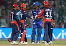 হার্দিকের খারাপ শট দেখে হতাশা মুম্বই ইন্ডিয়ান্সের এই চিয়ার লিডারেরও, ধরা পড়ল ক্যামেরায়