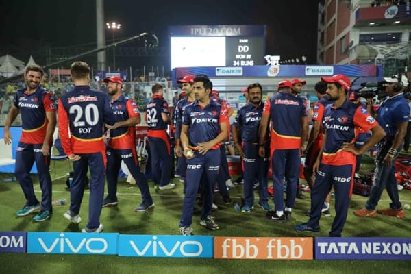 তাদের শেষ ম্যাচে মুম্বই ইন্ডিয়ান্সকে হারানোর পর দিল্লি ডেয়ার ডেভিলসের কোচ রিকি পন্টিং দলের প্রাক্তন অধিনায়ক গৌতম গম্ভীর সম্পর্কে প্রশ্নের উত্তর দিয়েছেন। উল্লেখ্য, টুর্নামেন্টের মাঝপথেই দিল্লির অধিনায়ক পদ থেকে সরে দাঁড়ান গম্ভীর। এরপর তাঁকে আর কোনও ম্যাচে খেলতে দেখা যায়নি। 