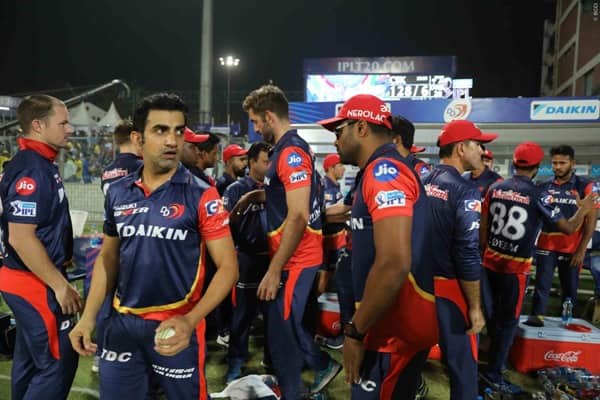 গম্ভীর আরও বলেছেন, আমার অধিনায়কত্বে দল প্রথম দিকের ম্যাচগুলি হারছিল। এজন্য তিনি নৈতিক দায় মাথায় নিয়ে অধিনায়কত্ব থেকে সরে দাঁড়ান। কিন্তু মাঠে নেমে দলের হয়ে খেলতে কখনওই অস্বীকার করেননি। এটা টিম ম্যানেজমেন্ট ও রিকি পন্টিং জানতেন বলেও দাবি করেছেন গম্ভীর।