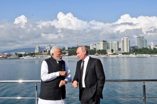 প্রসঙ্গত, এই প্রথমবার, একান্তে বৈঠক করছেন মোদী ও পুতিন। বৈঠক হচ্ছে রাশিয়ার কৃষ্ণসাগরের উপকূলবর্তী সোচি শহরে। 