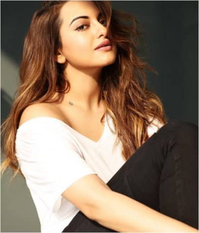 এরপর আর পিছনে ফিরে তাকাতে হয়নি শত্রুঘ্ন সিনহার মেয়েকে। যত দিন গিয়েছে, তাঁর জনপ্রিয়তা বেড়েছে। ছবি সৌজন্যে ইনস্টাগ্রাম 