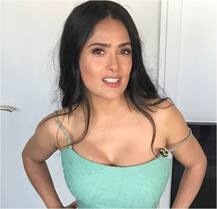 ৫০! এই অভিনেত্রীর রূপের সামনে বয়স একটা সংখ্যা মাত্র....