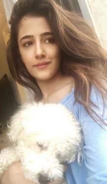 ইনস্টাগ্রামে ছবি পোস্ট করলেন কৃতী শ্যাননের বোন নুপূর শ্যানন