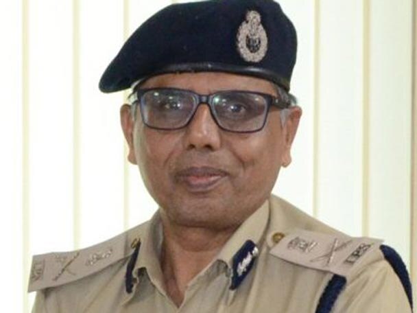 Mukesh Sahay, a former Assam top cop is now a school teacher অবসরের পর সোজা স্কুলে, জীবনের দ্বিতীয় ইনিংসে অঙ্ক শেখাচ্ছেন অসম পুলিশের প্রাক্তন ডিজি