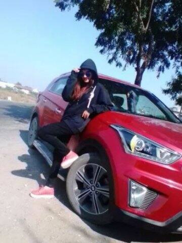 পুলিশ জানিয়েছে, এই মহিলার বিরুদ্ধে বহু ফৌজদারি মামলা রয়েছে। 