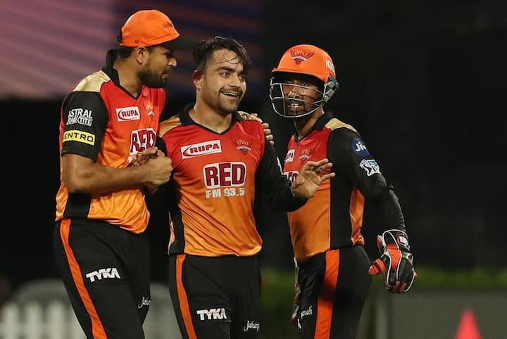 হায়দরাবাদ সানরাইজার্সের খেলোয়াড় রশিদ খান এখন আনন্দের সপ্তম স্বর্গে। এই আফগান লেগ স্পিনারের হাত ধরেই সানরাইজার্স দ্বিতীয়বার আইপিএলের ফাইনালে পৌঁছে গেল।