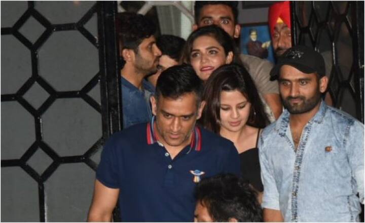 তবে সঙ্গে ছিল না মেয়ে জিভা।