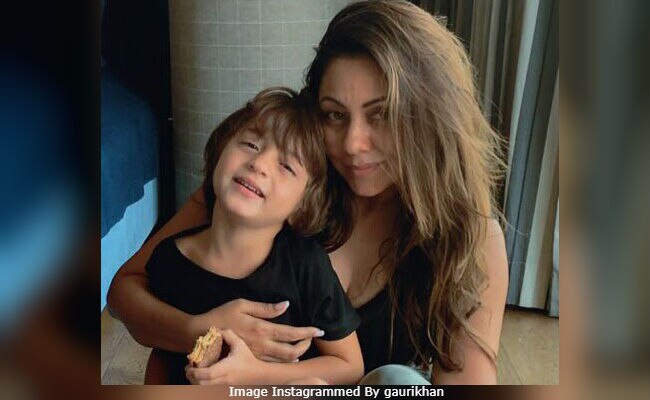 SRK s Son AbRam Khan Turns 5 Today, Mommy Gauri Wishes Tiny Tot In The Cutest Way শাহরুখের ছেলে অ্যাবরামের আজ ৫ বছরের জন্মদিন, গৌরী শেয়ার করলেন এই মিষ্টি ছবিটি