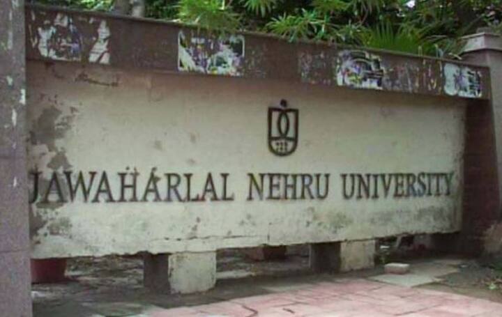 এই প্রথম নয়, এর আগেও বিতর্কিত মন্তব্য করেছেন জ্ঞানদেব। তিনি ২০১৬-র ফেব্রুয়ারিতে দাবি করেছিলেন, জওহরলাল নেহরু বিশ্ববিদ্যালয়ের ক্যাম্পাস থেকে প্রতিদিন ৩,০০০ কন্ডোম ও ২,০০০ মদের বোতল পাওয়া যায়। গত ডিসেম্বরে তিনি বলেন, যারা গরু পাচার এবং গোহত্যার সঙ্গে যুক্ত, তাদেরও একইভাবে মারা উচিত 