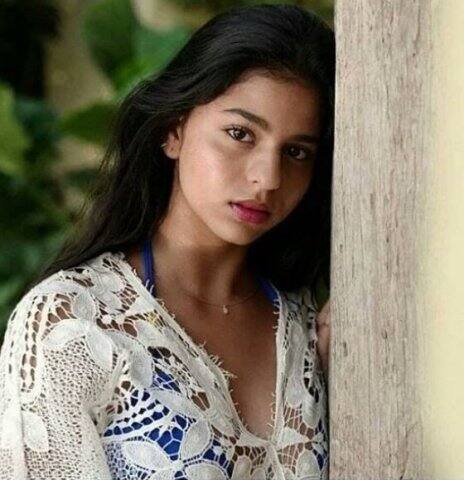 অল্পদিন আগে ১৮-য় পা দিয়েছেন শাহরুখ খানের মেয়ে সুহানা। তাঁর বেশ কিছু ছবি এখন ইন্টারনেটে ঘুরে বেড়াচ্ছে।