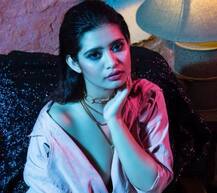 এনা সাহা, বাংলার এই অভিনেত্রী হট ছবি পোস্ট করে সোশ্যাল মিডিয়ায় ঝড় তুললেন