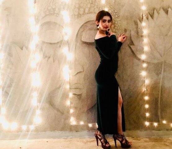 ২৭ বছরের জন্মদিনে ইন্সটাগ্রামে এই হট ছবিগুলো পোস্ট করে ঝড় তুলেছেন এনা