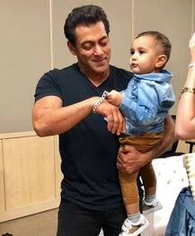 আইপিএলের ফাইনাল চলাকালে এই ক্রিকেট তারকার ছেলের সঙ্গে খেলায় মাতলেন সলমন খান