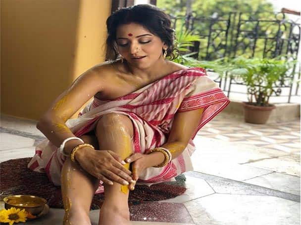 সম্প্রতি তিনি ইন্সটাগ্রামে শেয়ার করেছেন তাঁর স্নানের দৃশ্য