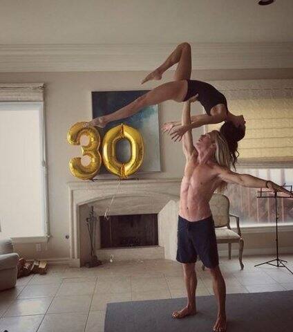 তবে তাঁদের করা যোগের মুদ্রাগুলি সত্যিই কঠিন।