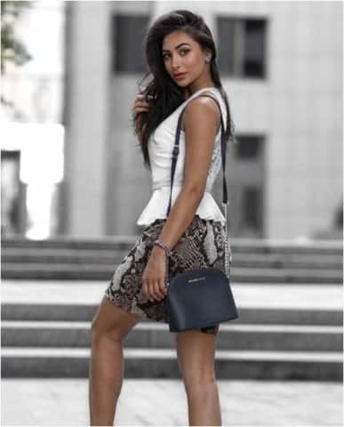 তাহিরই প্রথম পাকিস্তানি অভিনেত্রী যাঁর মা ও বাবা আলাদা আলাদা দেশে থাকেন। তাঁর বাবা পাকিস্তানি, মা ইউক্রেনের বাসিন্দা। ছবি ইন্সটাগ্রাম