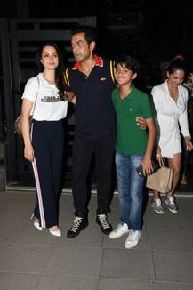 সম্পর্কের ভাঙনের মধ্যে এই বলিউড অভিনেতা সম্প্রতি ২২ বছরের বিবাহবার্ষিকী পালন করলেন