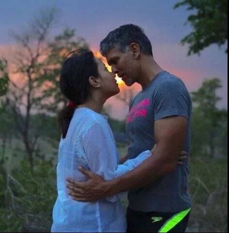 অঙ্কিতা মিলিন্দের থেকে ২৫ বছরের ছোট। 