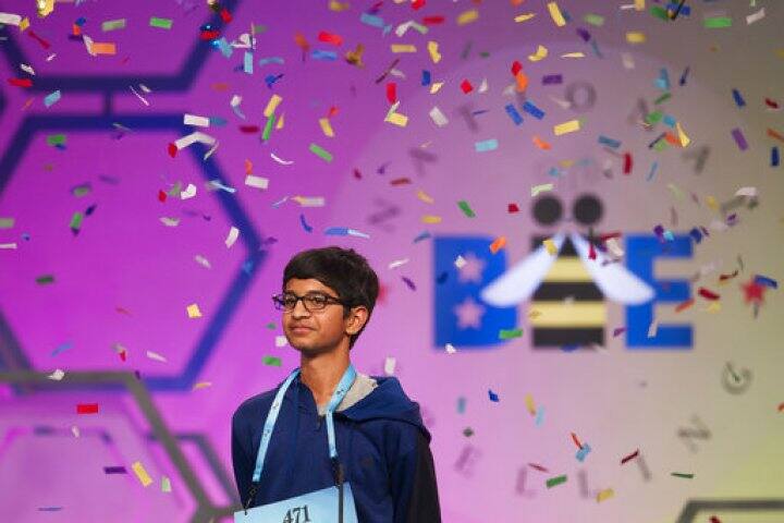 মার্কিন যুক্তরাষ্ট্রের জাতীয় স্পেলিং বি চ্যাম্পিয়নশিপ জিতল ১৪ বছর বয়সি ভারতীয় বংশোদ্ভূত কার্তিক নেম্মানি। ছবি সৌজন্যে এপি