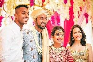 বিরুষ্কার আগে বিয়ে হয় সাগরিকা-জাহিরের। জাহির-সাগরিকা, বিরাট-অনুষ্কার বিয়ের পর চর্চায় ছিলেন হার্দিক পাণ্ডে এবং এলি অ্যাভ্রাম। 