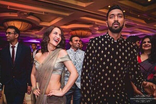  কিন্তু হালের খবর, হার্দিক-এলির সম্পর্ক ভেঙে গিয়েছে। কারণ, ক্রিকেটারের সঙ্গে এক উঠতি নায়িকার ঘনিষ্ঠতা। সেই ঘনিষ্ঠতা বাড়ার পরই এলির সঙ্গে সম্পর্কে অনীহা হার্দিকের