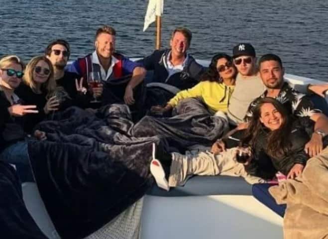 প্রিয়ঙ্কা নিকের থেকে ১০ বছরের বড়। তাঁর ৩৬ চলছে। নিক আবার ২৬-এ পা দেবেন এই সেপ্টেম্বরে। 