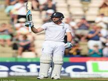 পাকিস্তানের বিরুদ্ধে টেস্টে ব্যাটের হ্যান্ডেলে \'অশ্লীল শব্দ\', সোশ্যাল মিডিয়ায় ট্রোলড বাটলার