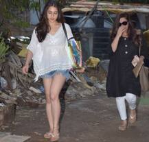 মা অমৃত সিংহের সঙ্গে একফ্রেমে সেফ-কন্যা সারা আলি খান