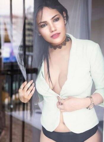 বেঙ্গালুরু, কোচি, চেন্নাই ও গোয়ায় মডেলিং করেছেন রিয়া। ছবি - ইনস্টাগ্রাম