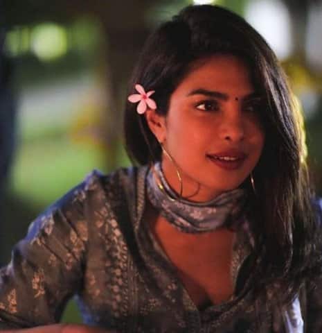 ধীরে ধীরে প্রিয়ঙ্কা সাফল্যের শিখরে পৌঁছে গিয়েছেন