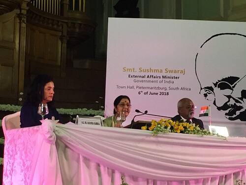দক্ষিণ আফ্রিকা সফরে গিয়ে মহাত্মা গাঁধীর স্মৃতিবিজড়িত পিটারমারিৎজবার্গ স্টেশনে এক অনুষ্ঠানে যোগ দিলেন বিদেশমন্ত্রী সুষমা স্বরাজ। ছবি সৌজন্যে ট্যুইটার
