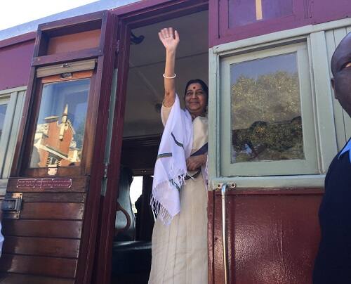 ঠিক ১২৫ বছর আগে ১৮৯৩ সালে ট্রেনের প্রথম শ্রেণির কামরায় উঠেছিলেন গাঁধী। কিন্তু বৈধ টিকিট থাকা সত্ত্বেও তাঁকে এই স্টেশনে ধাক্কা মেরে ট্রেন থেকে ফেলে দেওয়া হয়েছিল। পরের ঘটনা ইতিহাস। ছবি সৌজন্যে ট্যুইটার