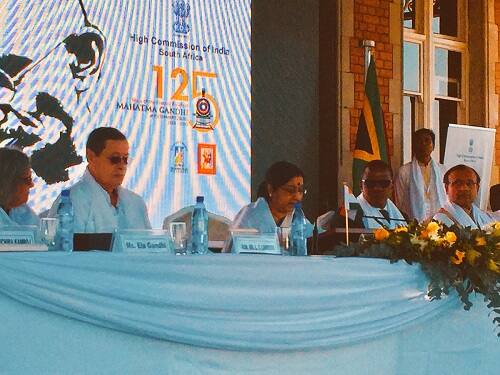 ভারতের মতোই দক্ষিণ আফ্রিকার মানুষকেও ব্রিটিশ শাসনের বিরুদ্ধে শান্তিপূর্ণভাবে আন্দোলনের অনুপ্রেরণা দিয়েছিলেন গাঁধী। ছবি সৌজন্যে ট্যুইটার