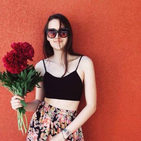 তাঁর মোবাইলে বেশ কয়েকজন উচ্চপদস্থ আধিকারিকের সঙ্গে ঘনিষ্ঠ ছবি মিলেছে। গোয়েন্দাদের সন্দেহ, তিনি সম্ভবত হানি ট্র্যাপ। এ কারণে ২০১৬-তে দিল্লি থেকে জোর করে তাঁকে ইউক্রেনে ফেরত পাঠানো হয়।