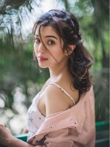 সম্প্রতি, অভিনেত্রী বরখা সিংহ নিজের ইনস্টাগ্রাম অ্যাকাউন্টে বেশ কিছু ছবি শেয়ার করেছেন। ছবিতে তাঁকে ভীষণই সুন্দর দেখাচ্ছে। ছবি - ইনস্টাগ্রাম